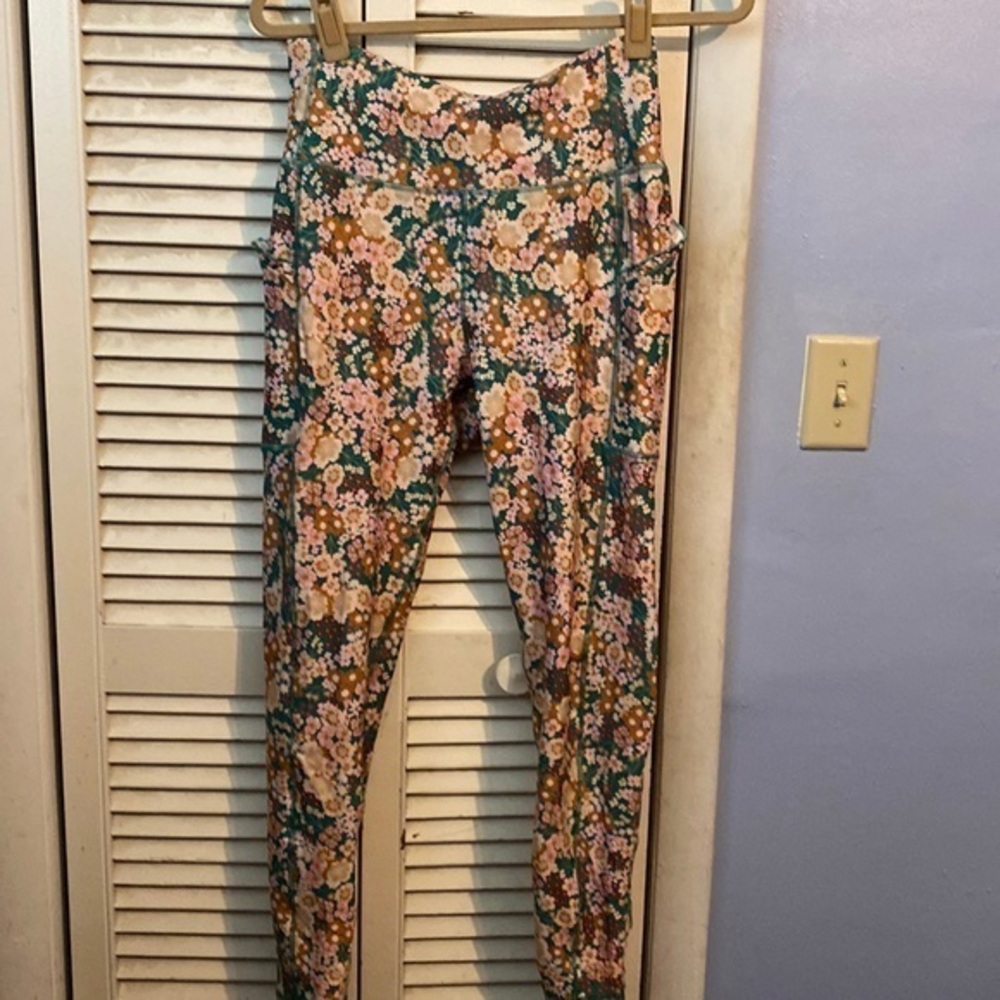 EBB & FLOW Retro Floral Ruffle Pocket Leggings